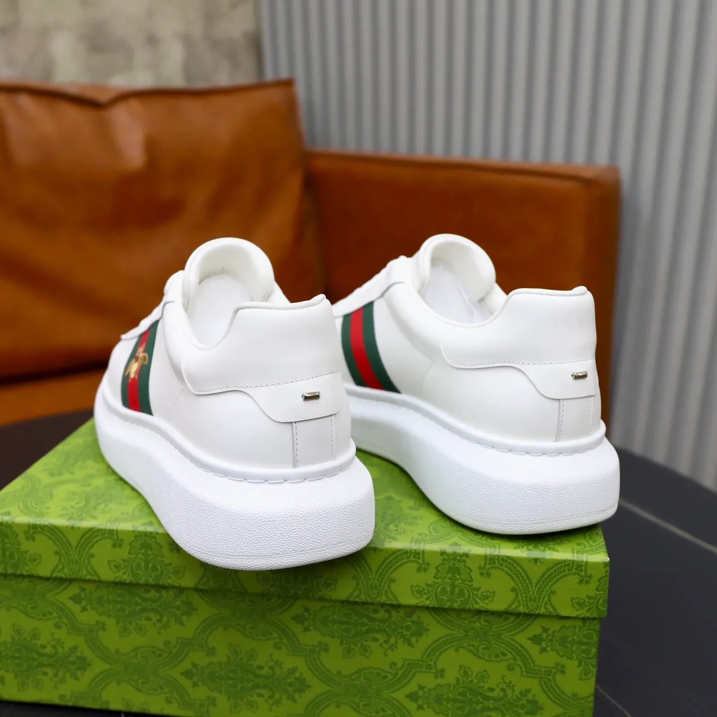 Ex-factory price: 540💰💰🙅‍♂️🙅‍♂️🙅‍♂️ Brand: GUCCI Standard code: 38-44 (45 customized) Grade: Same as the official website Material: Cowhide stitching Comfortable and breathable sheepskin lining Lightweight and wear-resistant sports outsole Style category: Men's fashionable casual shoes Running sports shoes Distinguished luxury brand elements Top luxury color: actual picture color